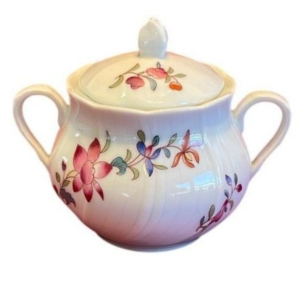 Bernardaud Limoges France Lowestoft Porcelain Lidded Sugar Bowl Floral White